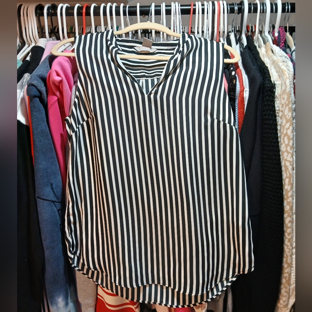 ☀️ 3 For $15 H&M Black and White Striped Blouse
